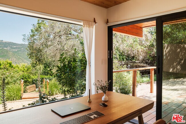 Building Photo - 26237 Fairside Rd