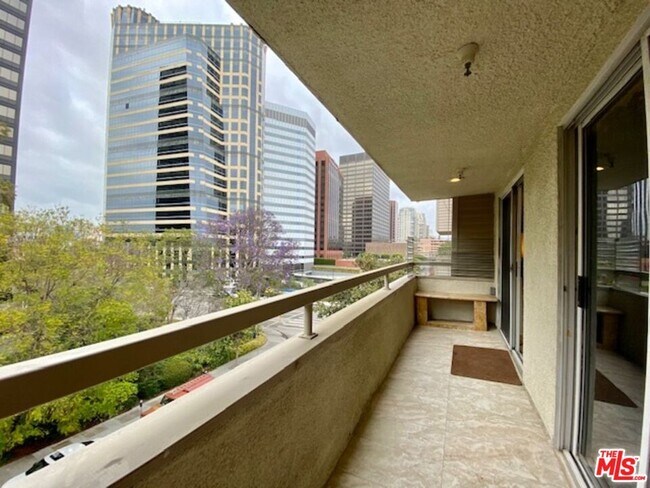 Building Photo - 10960 Ashton Ave