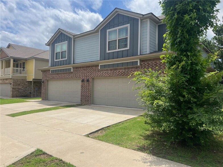 Building Photo - 1211 N Sicily Ln