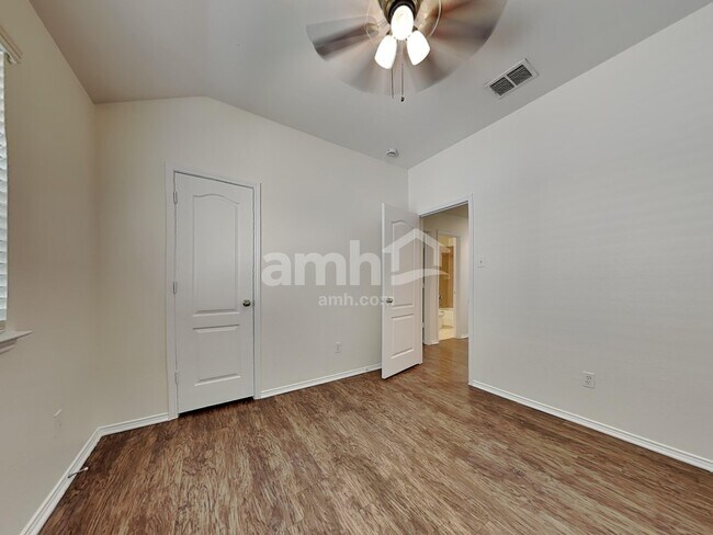 Building Photo - 1101 Johnson City Ave