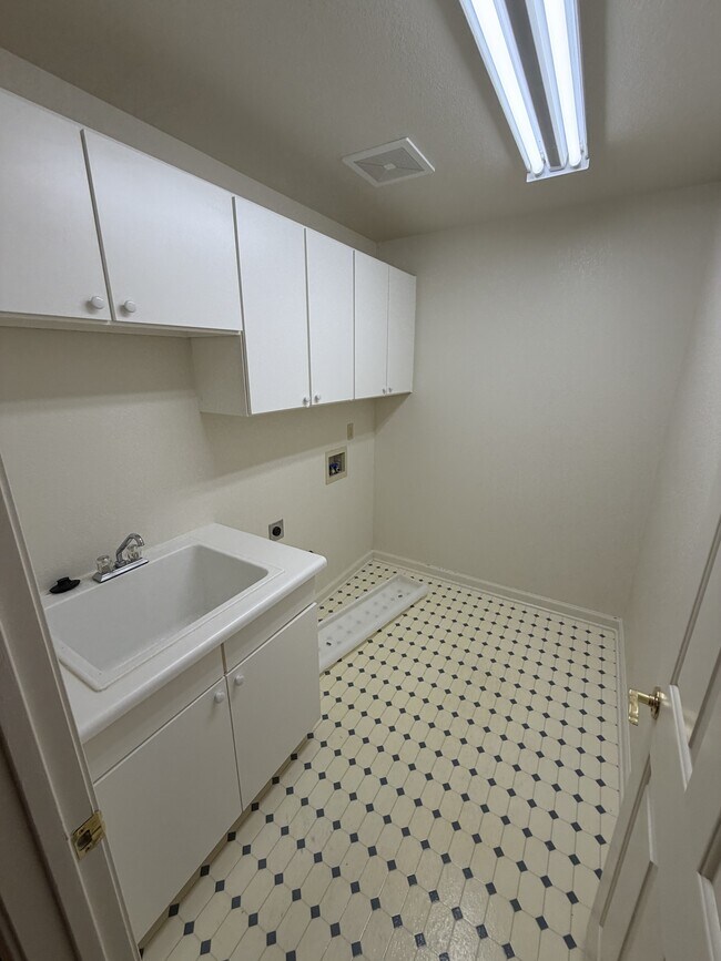 Building Photo - 4891 Foxcreek Trail