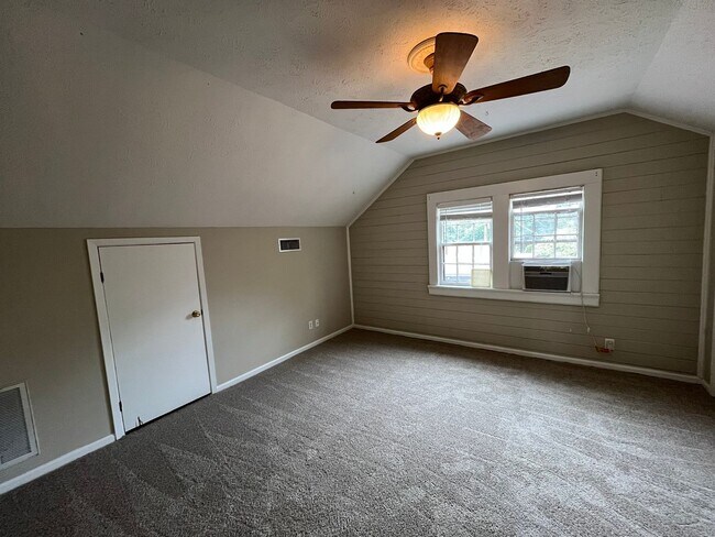 Building Photo - Blending Relaxation & Sophistication to Create the Ideal Place.