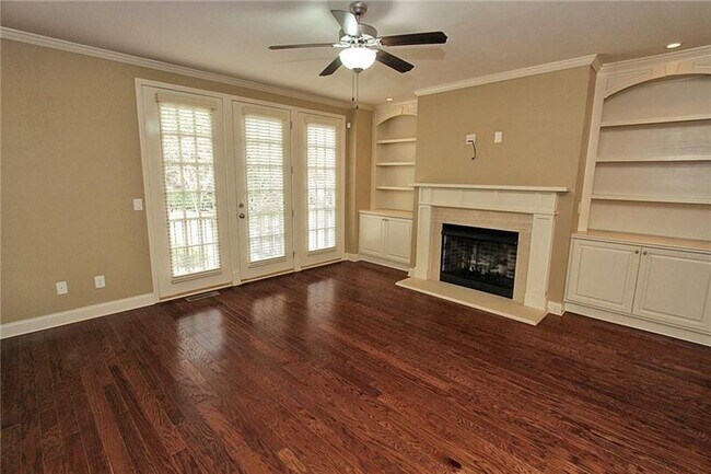Building Photo - 7605 Lowery Oak Dr