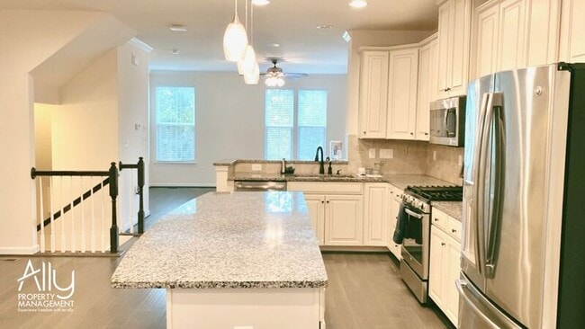 Building Photo - 2044 BethPage Ct
