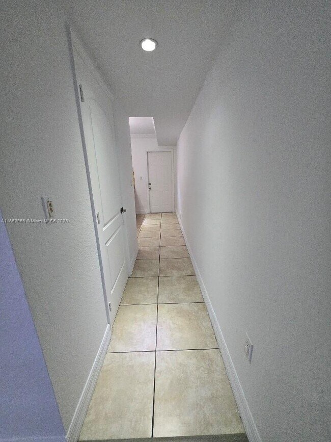 Building Photo - 1701 N Treasure Dr