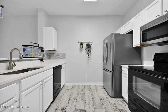 Building Photo - 2/2 St Johns living for Rent