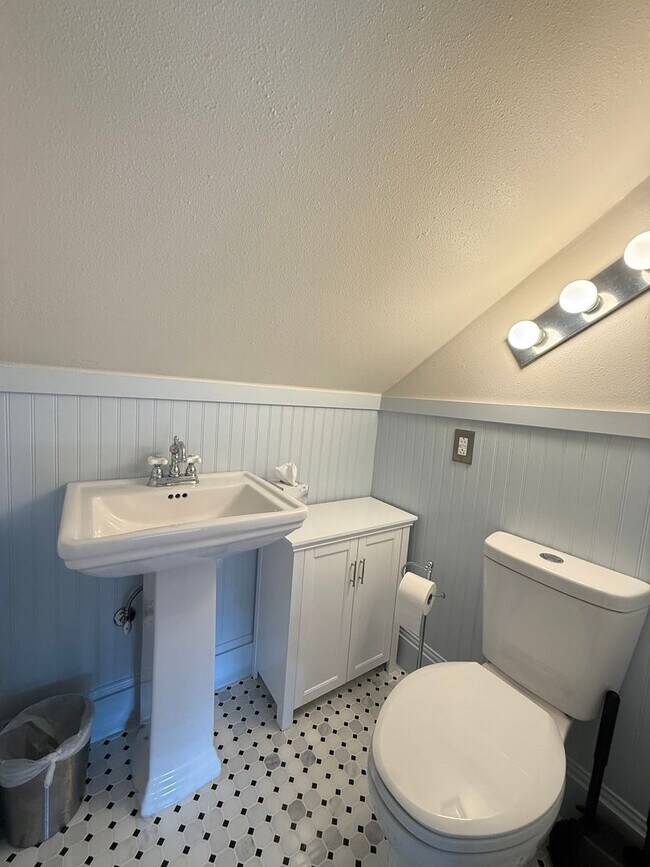 Building Photo - Now Available: Updated Everett 34-Bed, 1.5-Bath with Fenced Yard