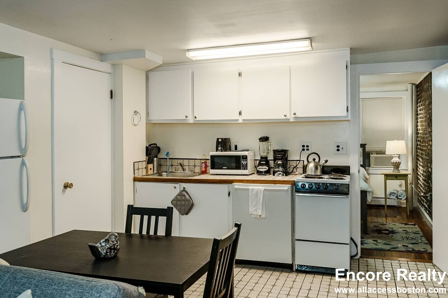 Building Photo - 72 Revere St