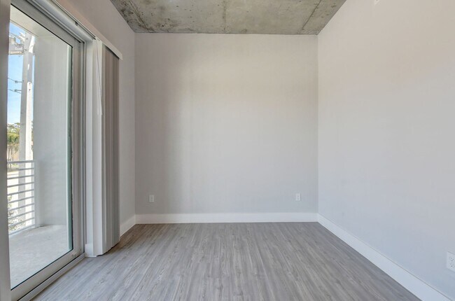 Building Photo - Yamato Villas Townhomes - Boca Raton