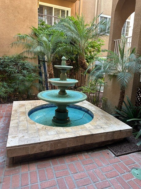 Building Photo - 5051 La Jolla Blvd