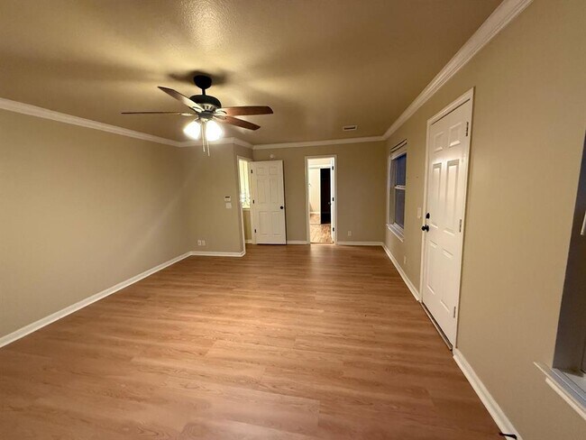 Building Photo - 11505 Emerald Falls Dr