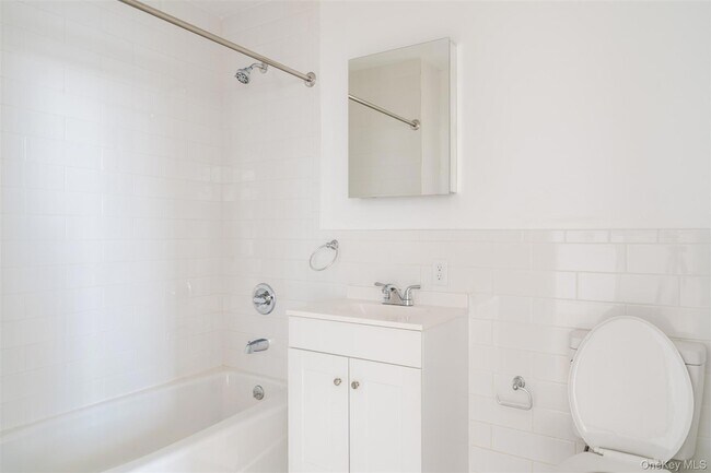 Building Photo - 155 S River St