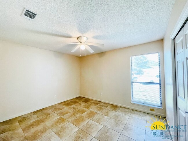 Building Photo - Beautiful 2 Bedroom Home in Fort Walton Beach!
