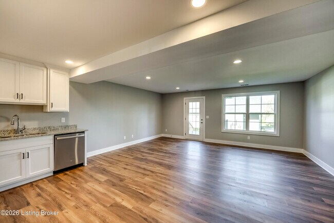 Building Photo - 114 N Elm Grove Ave