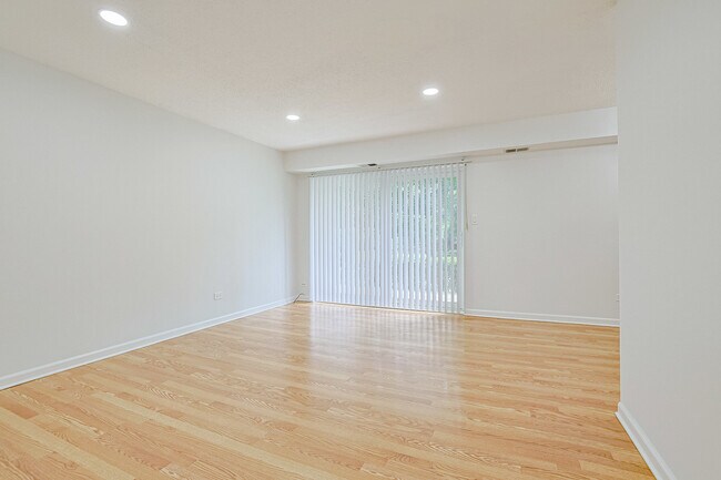 Building Photo - 929 Buccaneer Dr