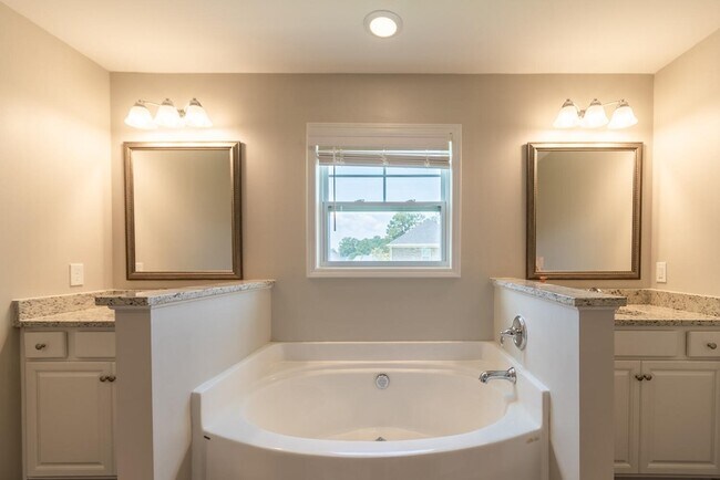Building Photo - 510 Kittiwake Ln