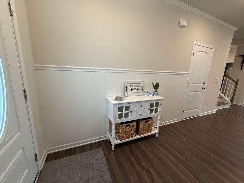 Building Photo - 1200 Quindell Dr