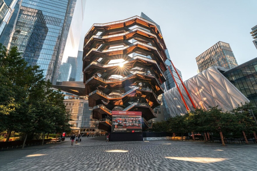 Building Photo - 156 W 15th St