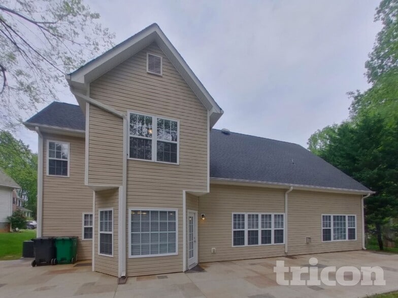 Building Photo - 9127 Dalmeny House Ln