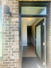 Building Photo - Sophisticated and Spacious 3BR-3.5 Bath To...
