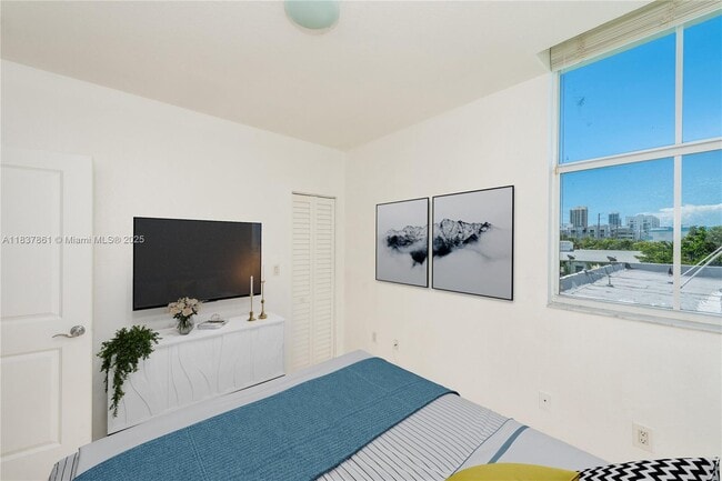 Building Photo - 8041 Harding Ave