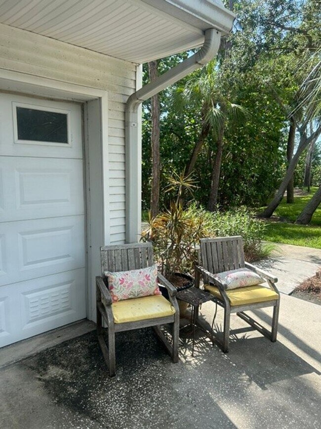Building Photo - Luxury living with an Intracoastal view and direct access to dock, marina and lift