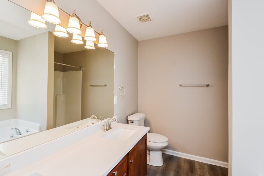 Building Photo - 100 Riverhill Ct