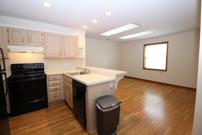 Building Photo - 107 Saugatuck Ave