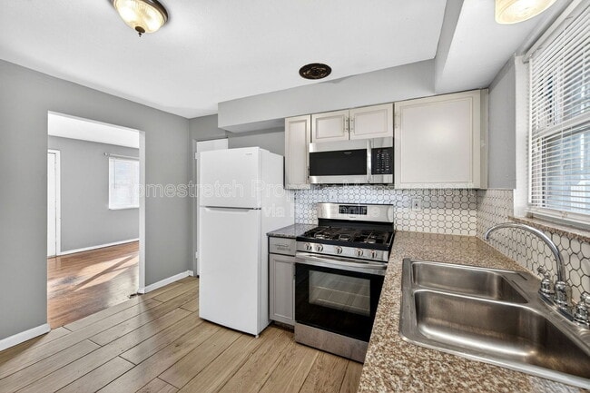 Building Photo - 4036 Dunnica Ave