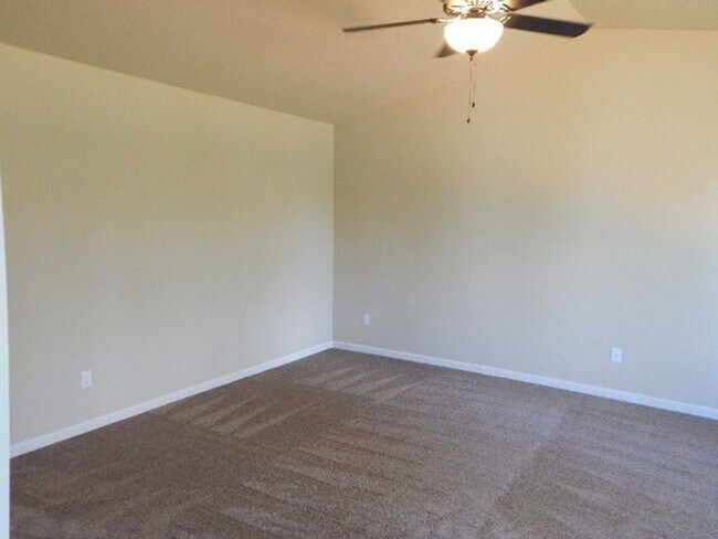 Building Photo - 5 Bedroom Beaverton Home!!!
