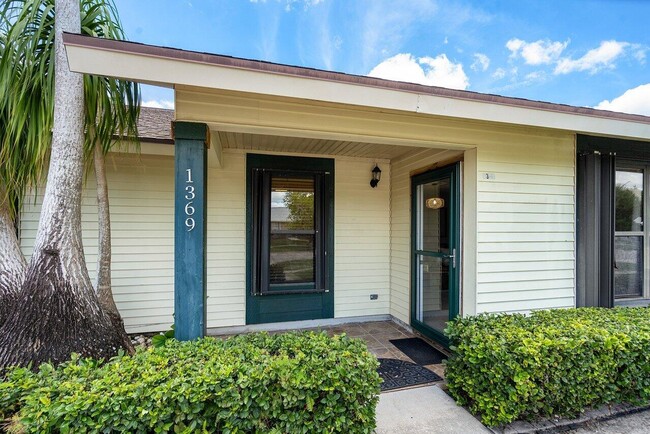 Building Photo - 1367 Riverside Cir