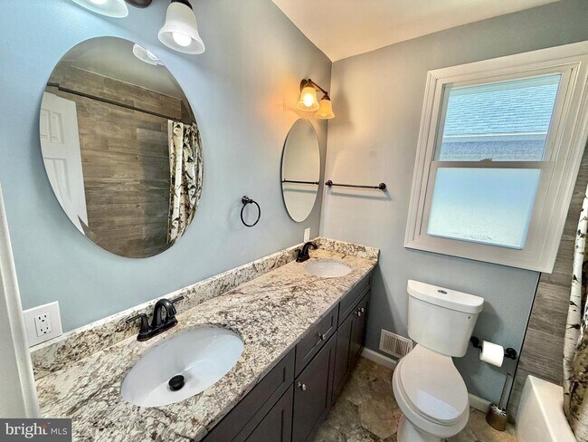 Building Photo - 4020 Grant St NE