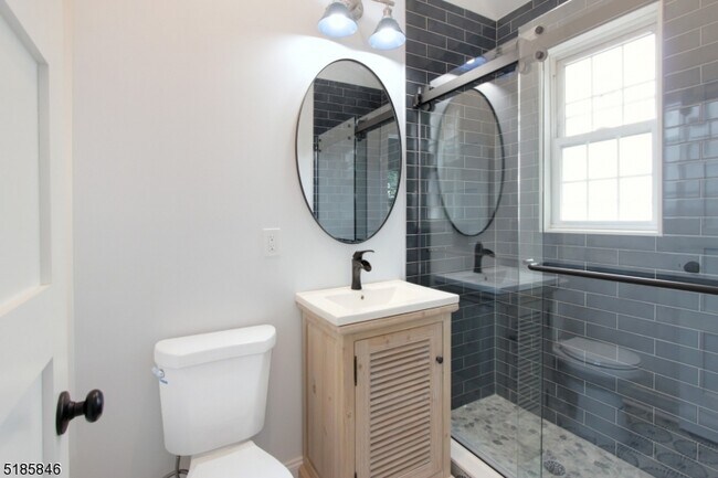 Building Photo - 380 Claremont Ave