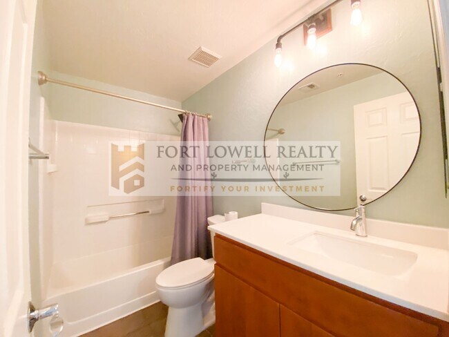 Building Photo - Two bedrooms, 2 Bathrooms 1,288 Sq. Ft. Plus 2 Car Garage in Phoenix AZ 85004