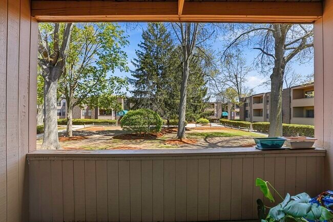 Building Photo - 48 Shrewsbury Green Dr