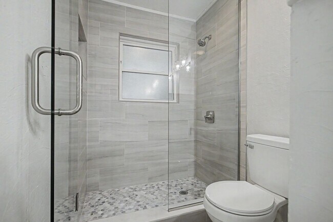 Building Photo - 1811 Devra Dr