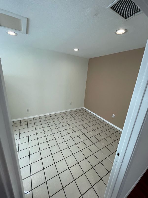 Building Photo - 1513 N Catalina St
