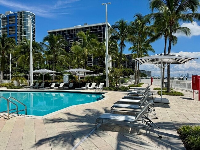 Building Photo - 2101 Brickell Ave