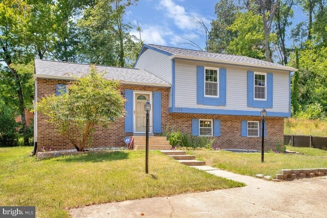 Building Photo - 6327 Joslyn Pl