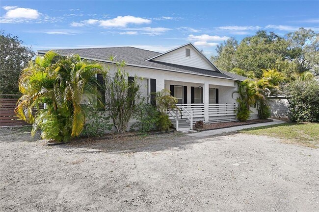 Primary Photo - 704 Grape Ave