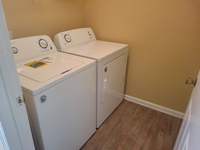 Building Photo - 6071 Grovegate Ln