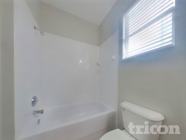 Building Photo - 3089 Tishman Ave