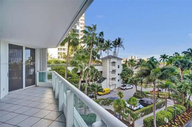 Building Photo - 21150 Point Pl