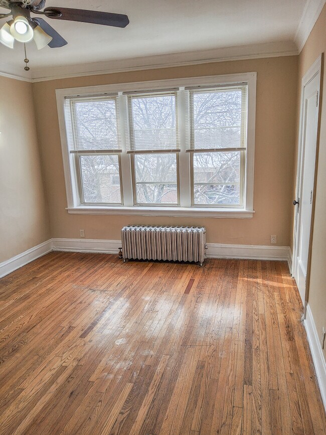 Building Photo - 4745 N Kenneth Ave