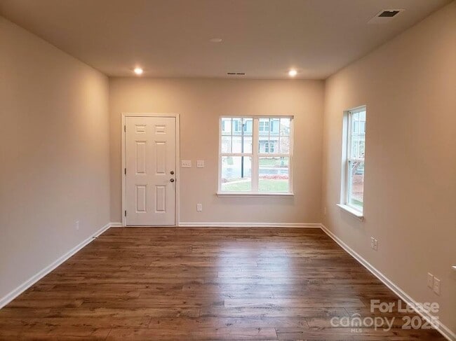 Building Photo - 543 San Marco Dr