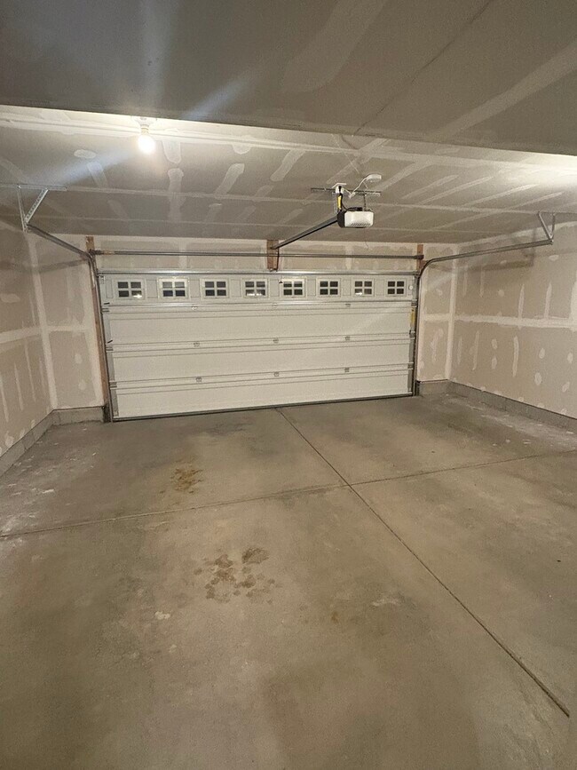 Building Photo - 8972 Dolby St