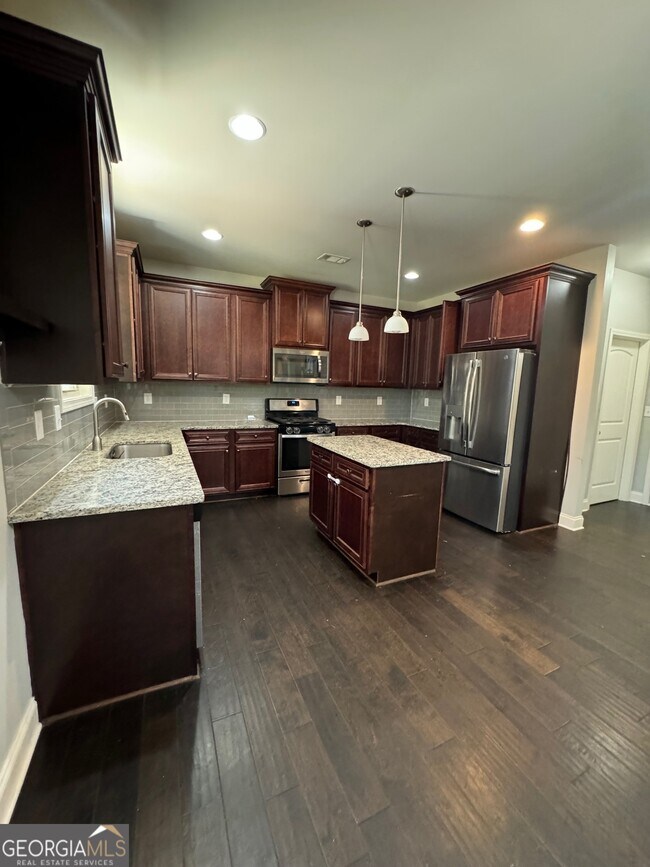 Building Photo - 829 Hawkins Creek Dr