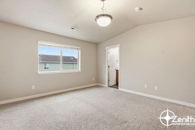 Building Photo - 5618 NE 74th Ct