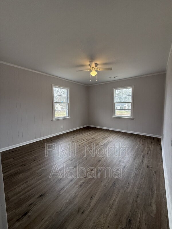 Building Photo - 1021 Fairway Dr NW