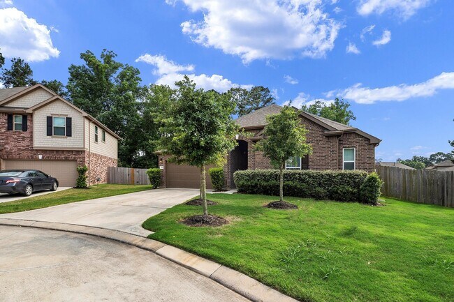 Building Photo - 1810 Daly Way